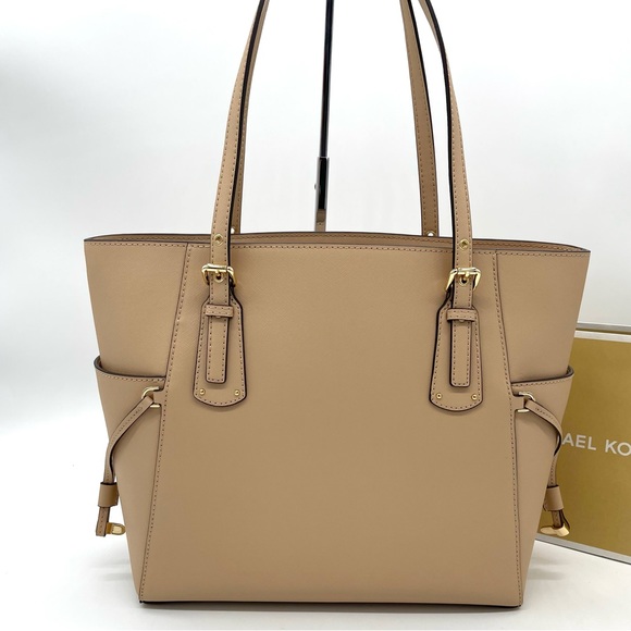 Michael Kors Voyager East West Tote Bag - Picture 4 of 12